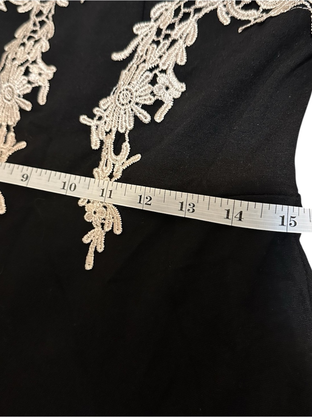 NWOT Haute Monde Black Bodycon Dress with Cream/White Lace Appliqué Detailing - Picture 4 of 7